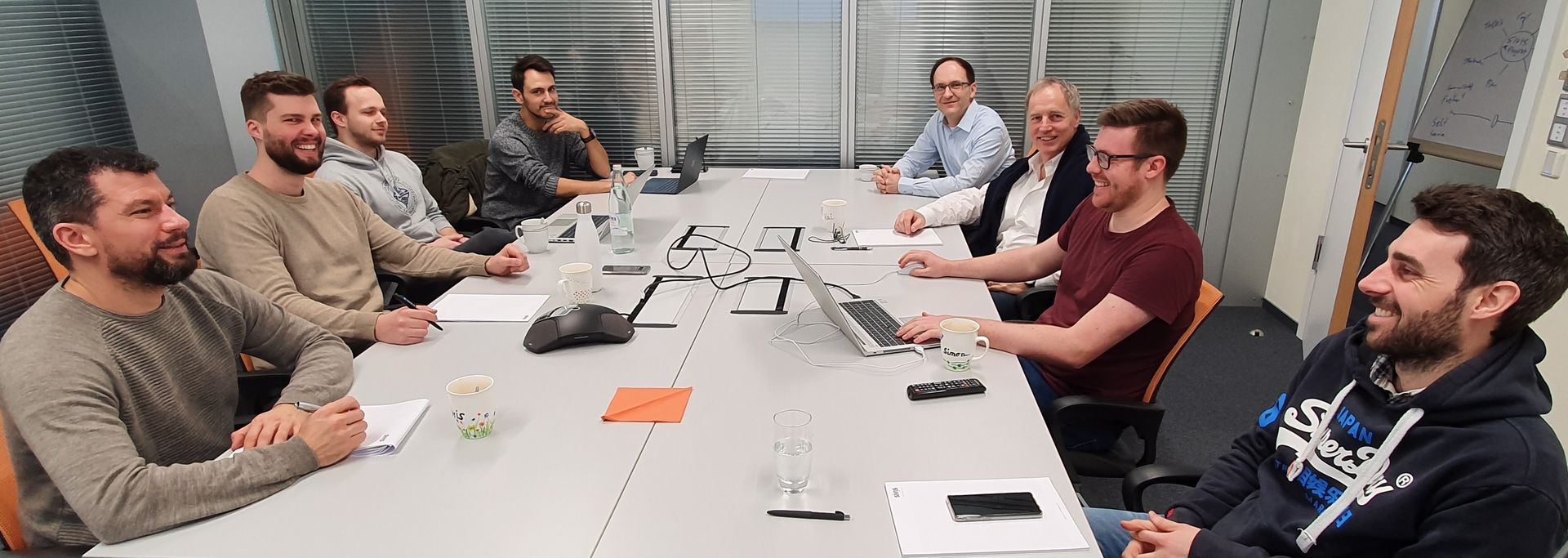 Kontakt Projekt AutoBer Team HKA und Sivis GmbH v.l.n.r. Boris Grothues (Entwicklungsleiter, SIVIS), Simon Heni (Entwickler SIVIS), Matthias Beil (Student, Hochschule Karlsruhe), Daniel Kreppein (Student, Hochschule Karlsruhe), Prof. Dr. Bernd Scheuermann (Hochschule Karlsruhe), Kai Bounin (Projektleiter AutoBer, Geschäftsführer, SIVIS), Simon Anderer (Akademischer Mitarbeiter, Hochschule Karlsruhe) , Daniel Heimburger (Entwickler, SIVIS)