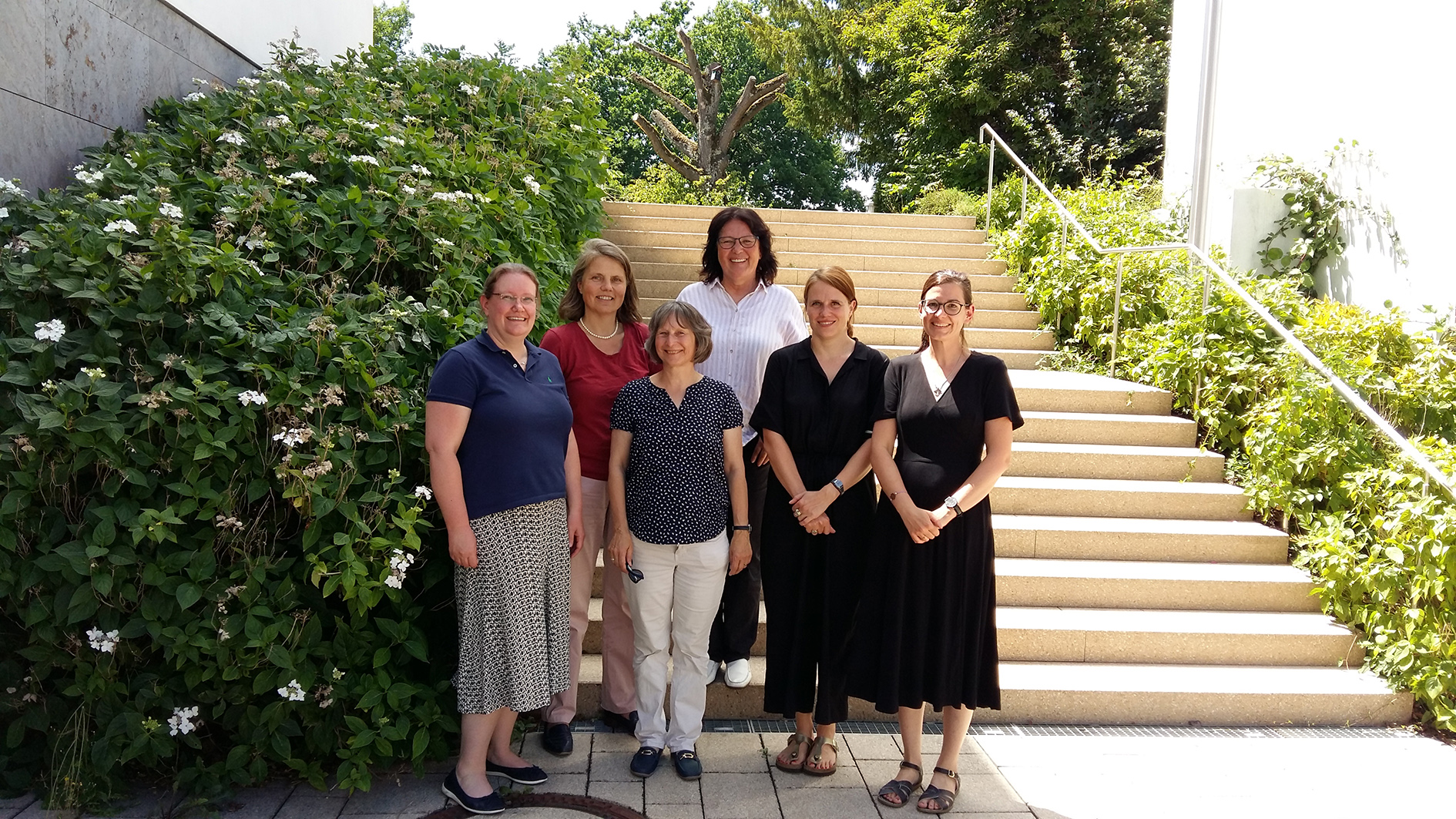 neue LaKof-Sprecherin Prof. Dr. Haußmann V. l. n. r.: Prof. Dr. Katrin Haußmann (Die HKA), Prof. Dr. Gabriele Gühring (Hoch-schule Esslingen), Margit Wirth-Vogt (LaKof), Prof. Dr. Angelika Hirsch (Hochschule Mannheim), Dorothea Jans-sen-Hering (LaKof), Michaela Tsarouha-Wiesmann (LaKof)