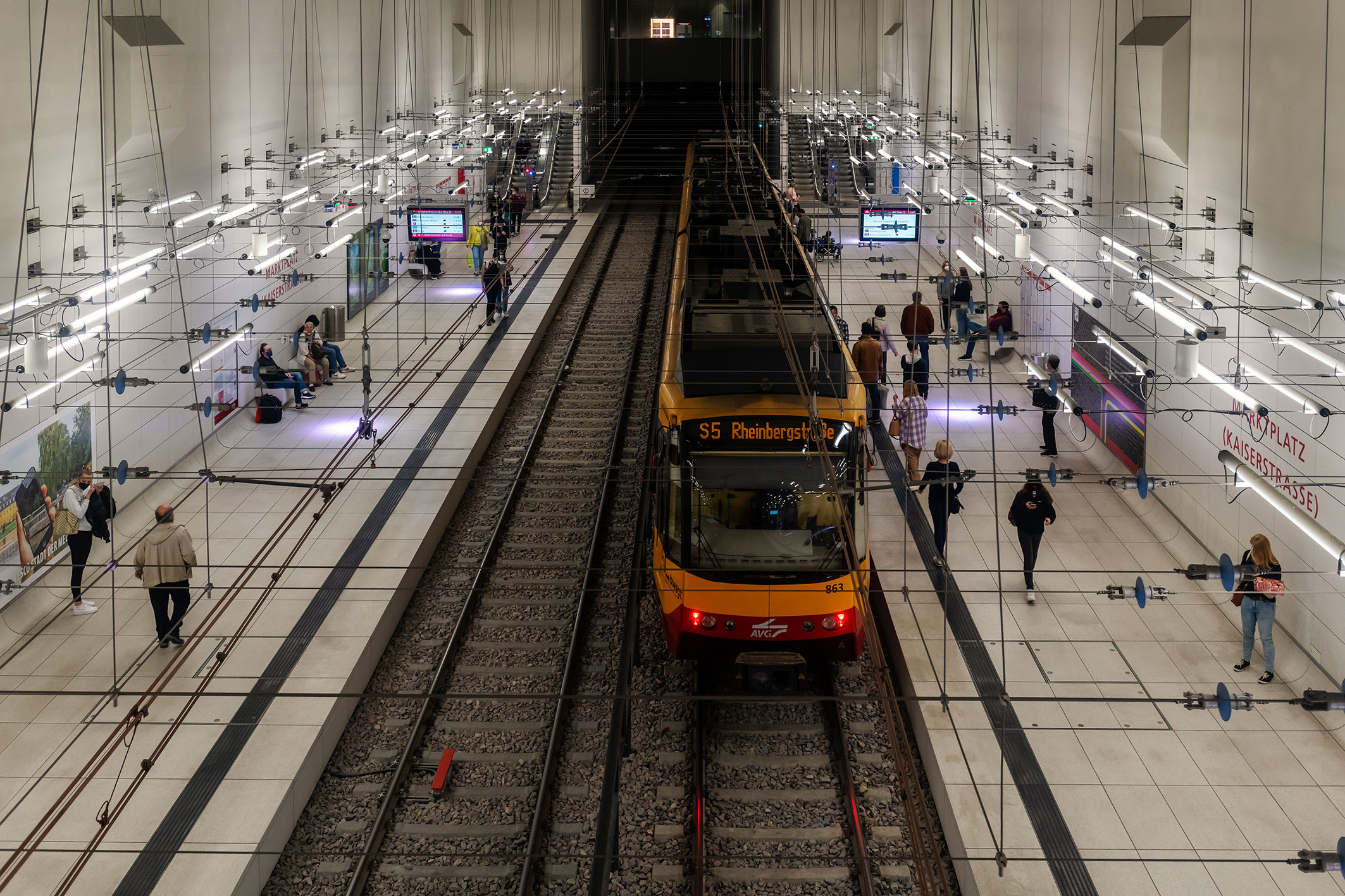 U-Bahn-Haltestelle in Karlsruhe Mit dem Deutschlandticket die Mobilitätswende herbeiführen