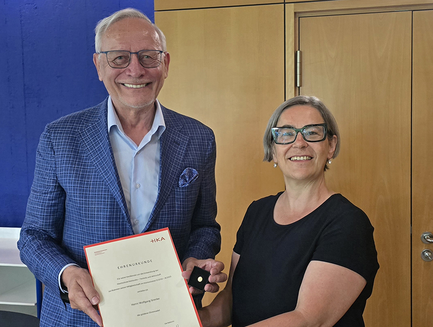 Verabschiedung zweier verdienter Mitglieder des HKA-Hochschulrats Dank und Anerkennung für sein langjähriges Engagement im Hochschulrat der HKA: Rektorin Prof. Dr. Rose Marie Beck mit Wolfgang Grenke