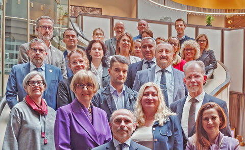 Weichenstellung für INGENIUM European University: Rektorin Prof. Dr. Rose Marie Beck (l.) beim INGENIUM Alliance Council in Brüssel