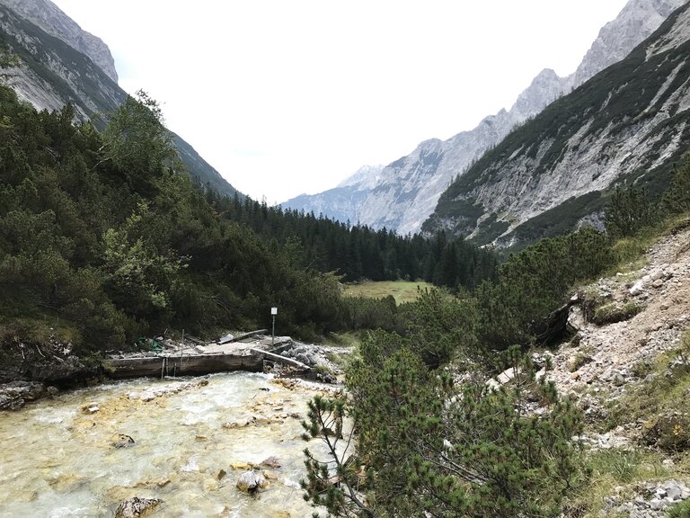 Projekt Waterwise, alpine Gebirgslandschaft mit Flusslauf; Copyright: Till Rehm, UFS GmbH