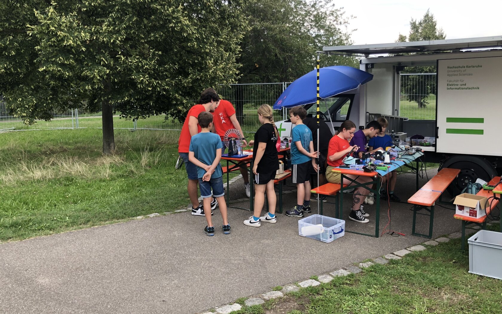 Elektro- und Informationstechnik spielerisch kennenlernen