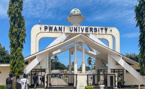 Eingang zur Universität Pwani