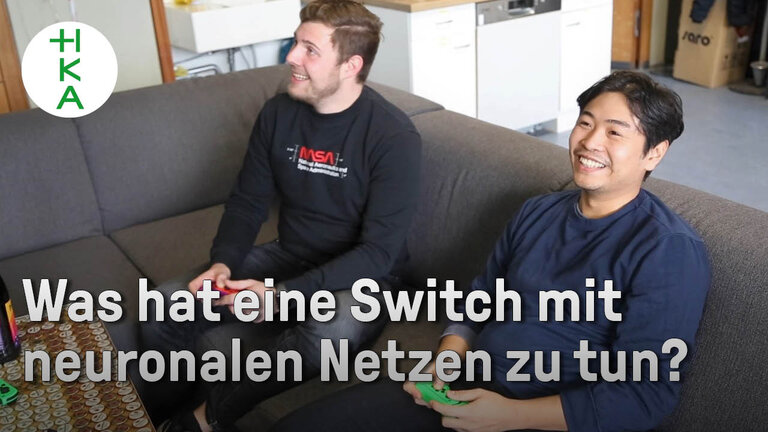 Stellen Sie sich vor, ein Computer k&ouml;nnte ein Problem selbst&auml;ndig l&ouml;sen, das Sie selbst nicht in den Griff bekommen. Eine L&ouml;sung daf&uuml;r ist Neuroevolution, die viel mit neuronalen Netzen zu tun hat. Das Video berichtet &uuml;ber eine spannende Bachelor-Thesis. Viel Spa&szlig; beim Ansehen!