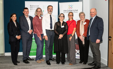 Gruppenfoto der INGENIUM-Teilnehmenden vor RollUps