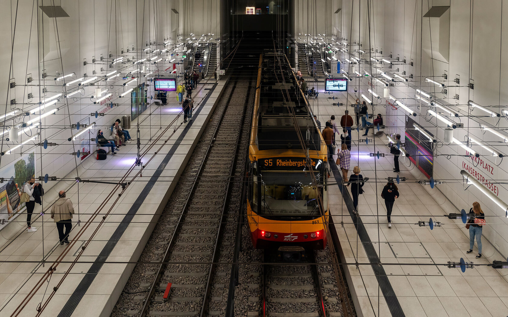 U-Bahn-Haltestelle in Karlsruhe Mit dem Deutschlandticket die Mobilitätswende herbeiführen