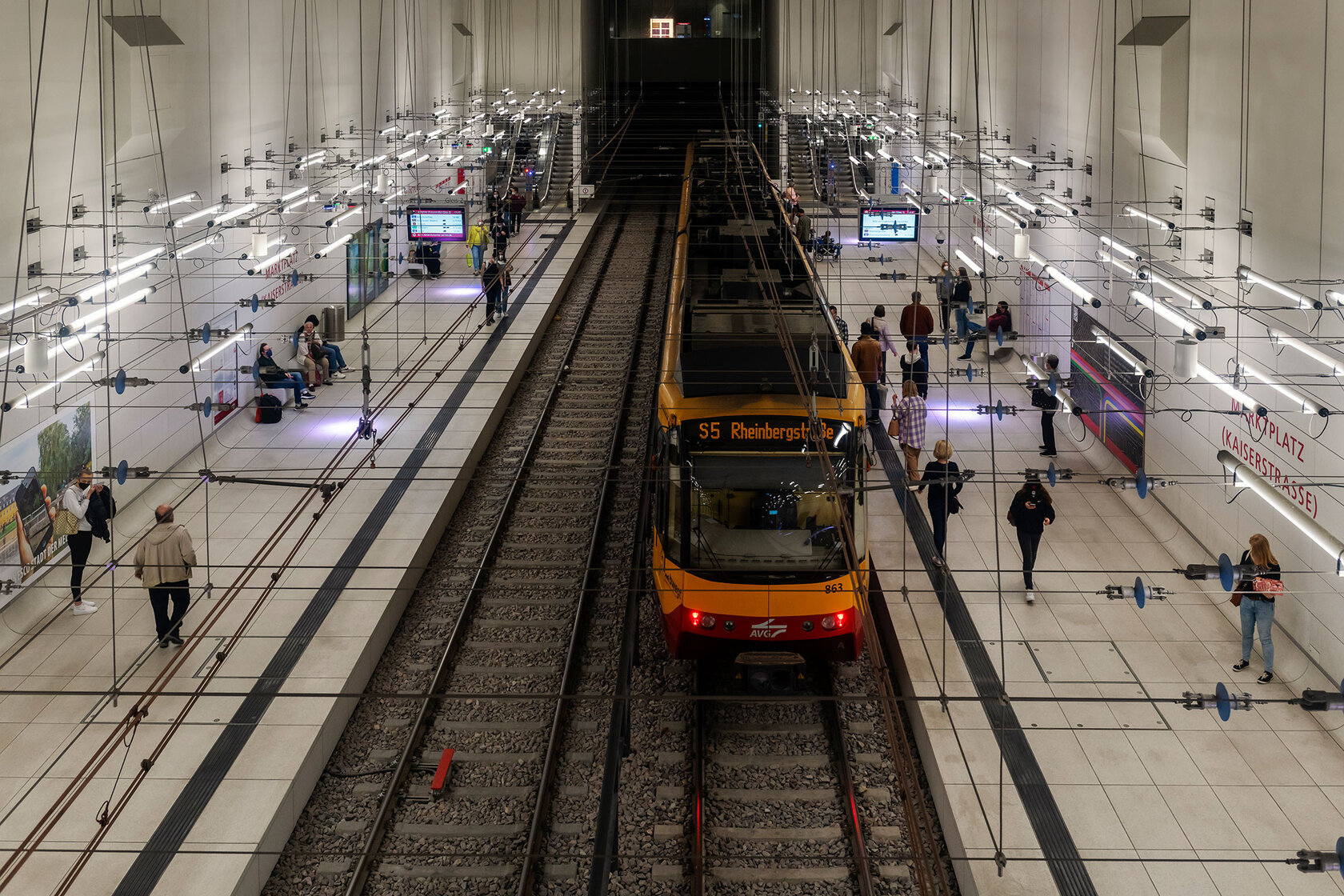 U-Bahn-Haltestelle in Karlsruhe Mit dem Deutschlandticket die Mobilitätswende herbeiführen