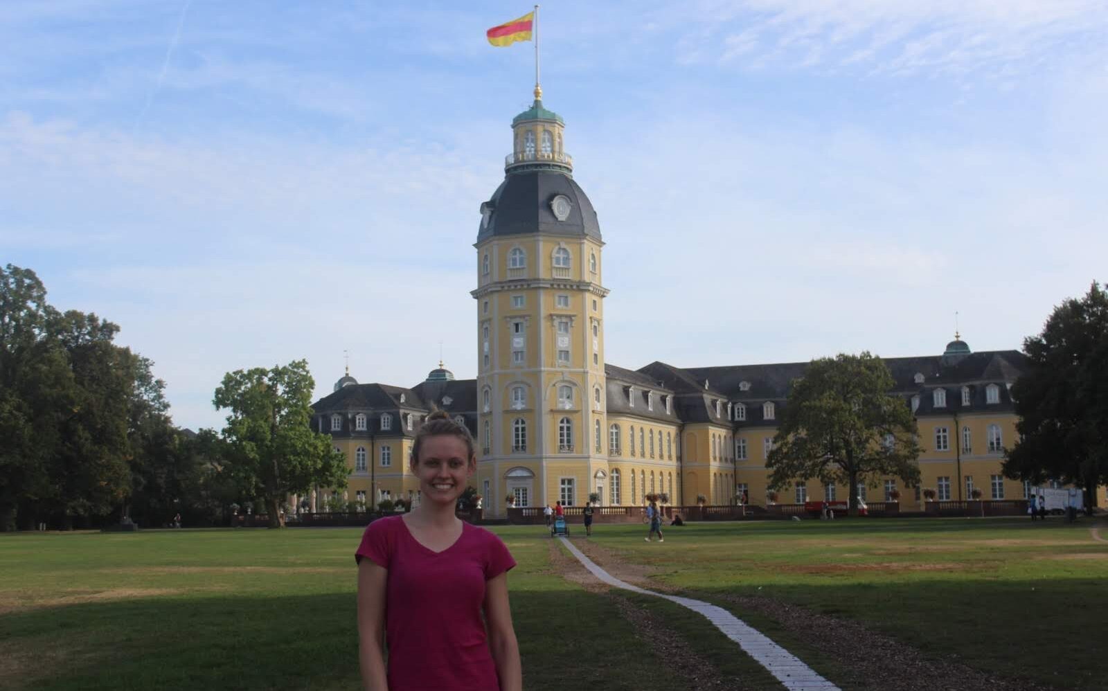 EU4M alumni in front of Karlsruhe Schloss