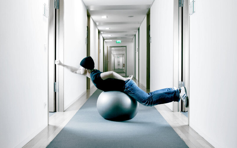 Gymnastikübung Superman