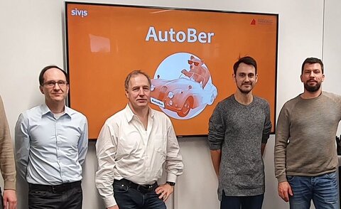 AutoBer- Projektteam: v.l.n.r. Daniel Heimburger (Entwickler, SIVIS), Simon Heni (Entwickler SIVIS), Prof. Dr. Bernd Scheuermann (Hochschule Karlsruhe), Kai Bounin (Projektleiter AutoBer, Geschäftsführer, SIVIS) Daniel Kreppein (Student, Hochschule Karlsruhe), Boris Grothues (Entwicklungsleiter, SIVIS), Matthias Beil (Student, Hochschule Karlsruhe), Simon Anderer (Akademischer Mitarbeiter, Hochschule Karlsruhe)