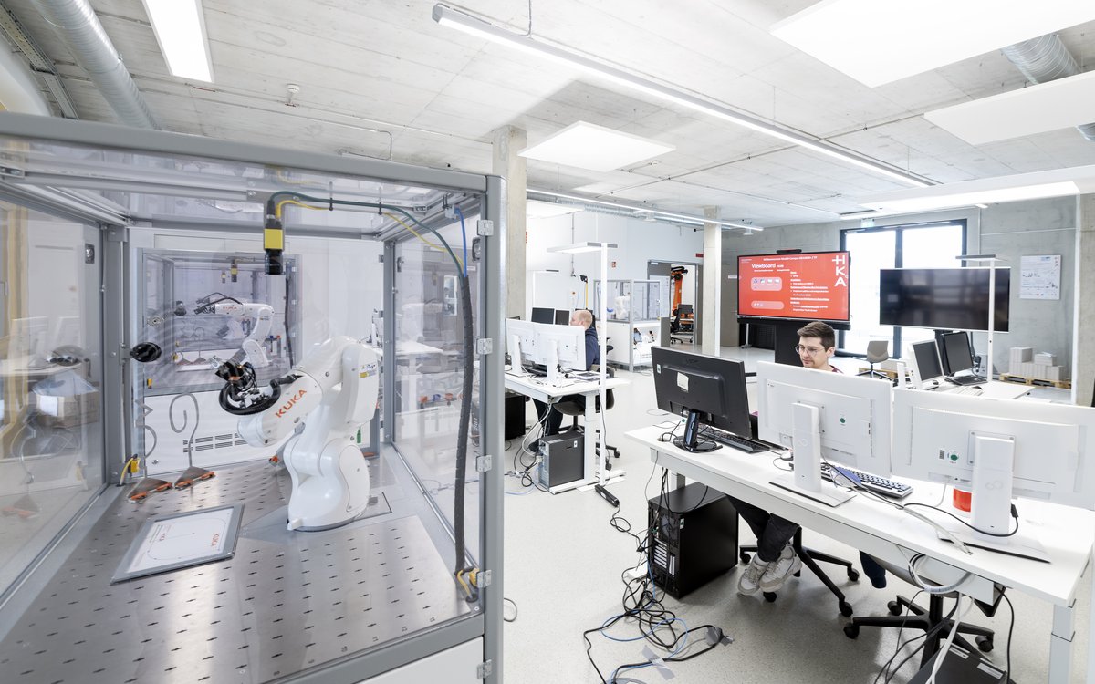 IAF Ausstattung Industrial Robot Laboratory, KUKA Schulungszelle