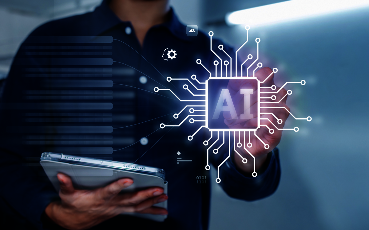 Person mit AI Symbol im Vordergrund
