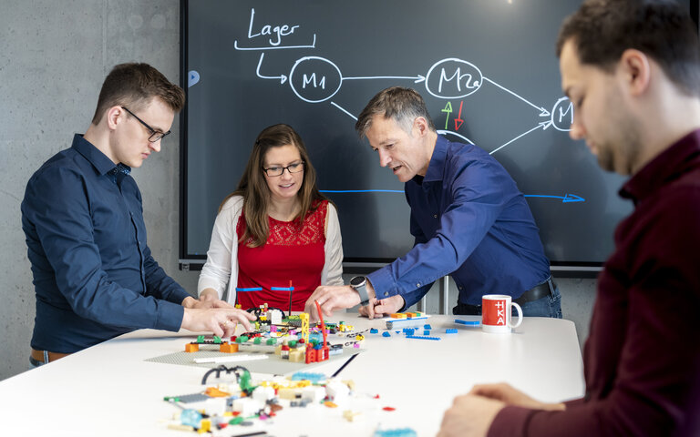 Visualisierung von Lieferketten mithilfe von Legosteinen