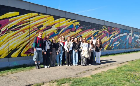 Gruppenfoto an der Eastside Galery
