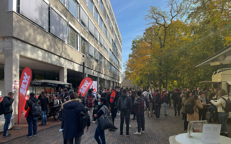 Besucherandrang bei der Firmenkontaktmesse