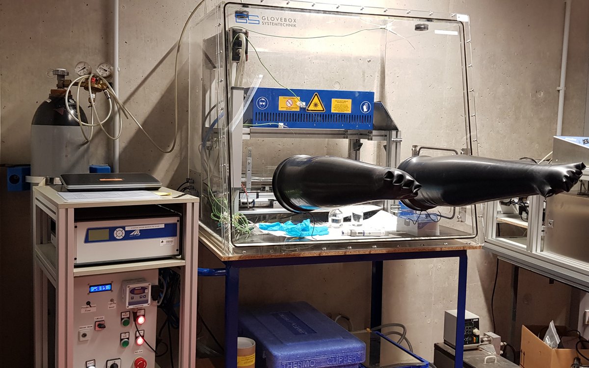 Demonstrationsanlage: Glovebox zur UV-basierten Beschichtung von Polymermembranen