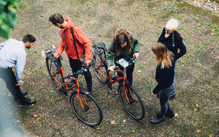 Studierende erproben die Sensorbikes