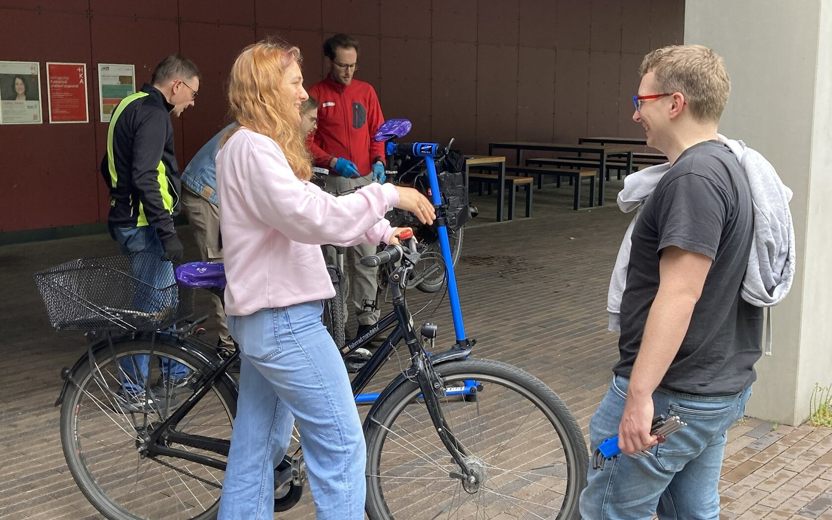 Reparatur-Aktion der neuen Fahrradwerkstatt