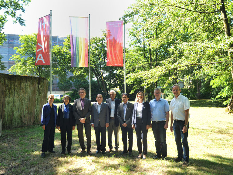 Group picture of members of NMIMS and HKA