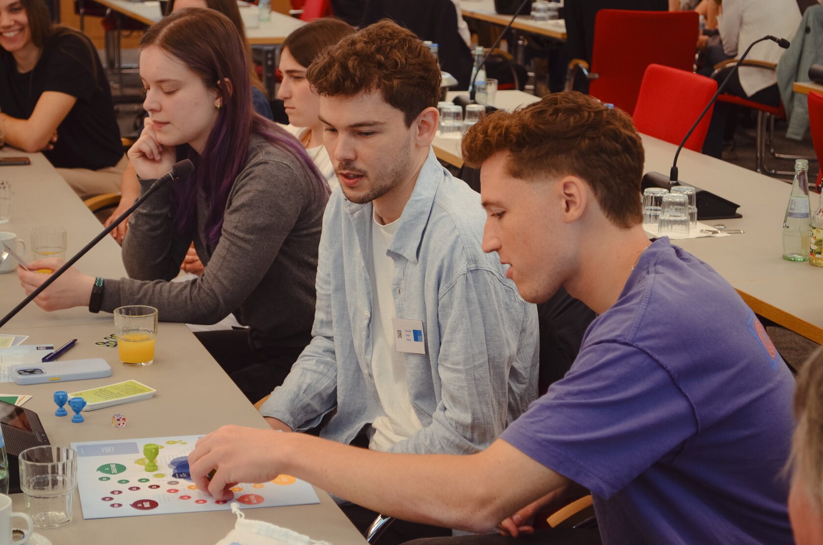 KMM-Studierende spielen zum Thema Normung.