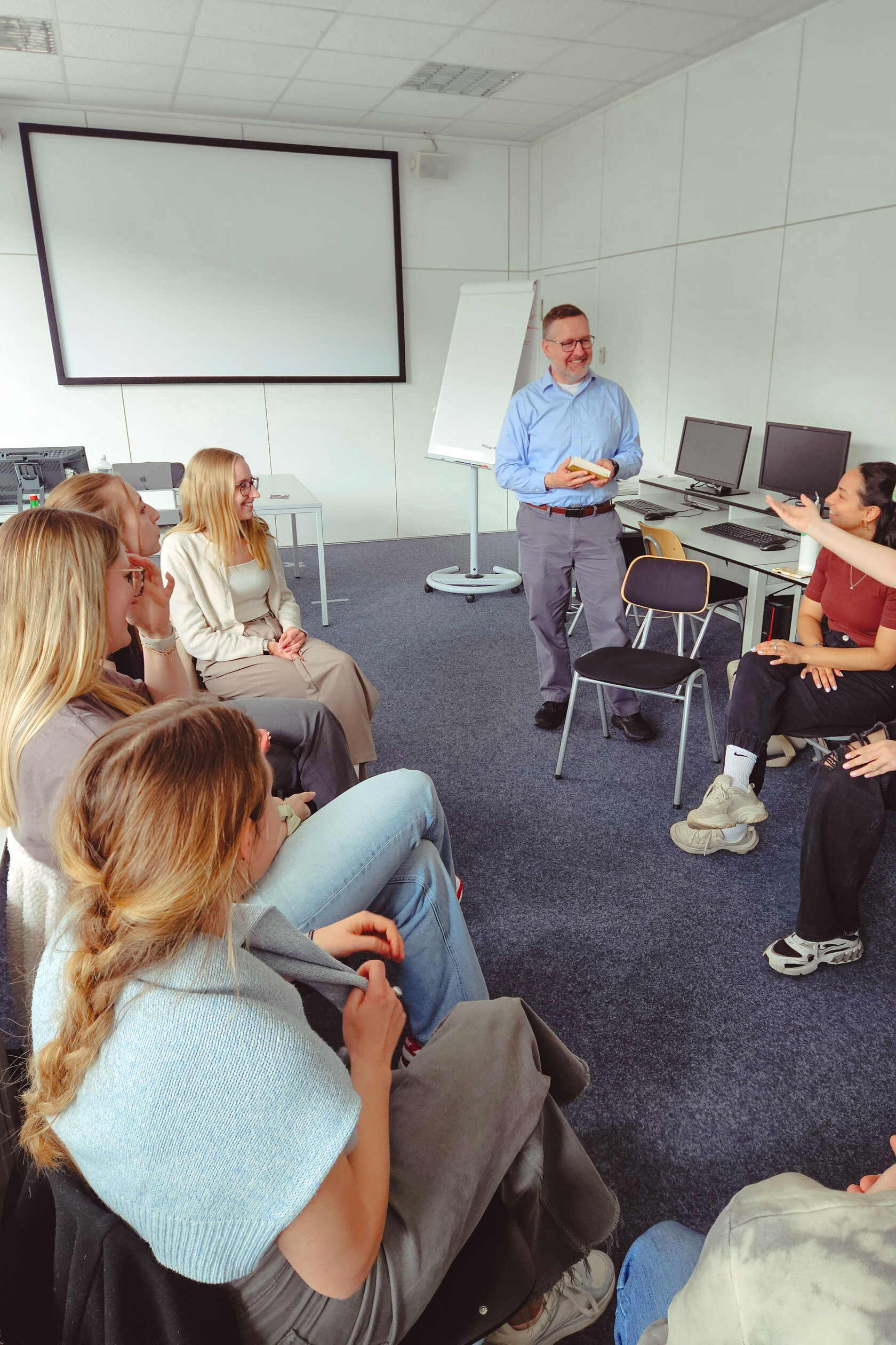 Prof. Melton und KMM-Masterstudierenden