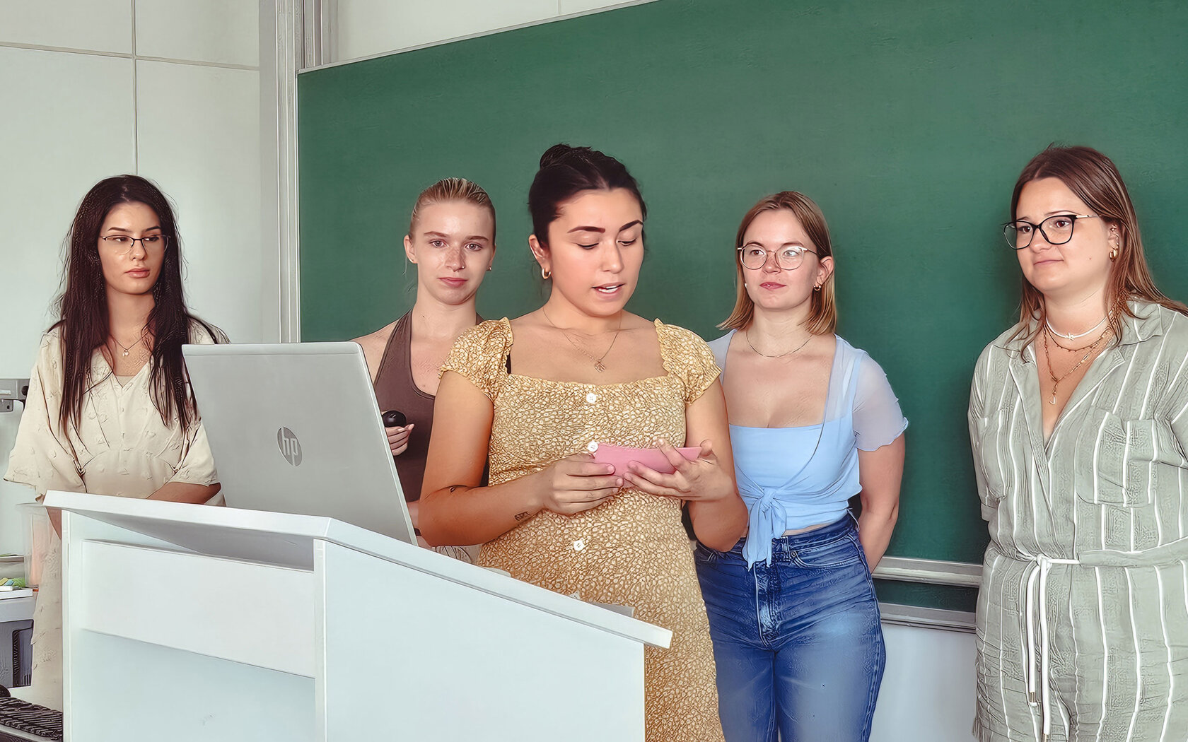 Die Projektgruppen stellen ihre Ergebnisse vor.