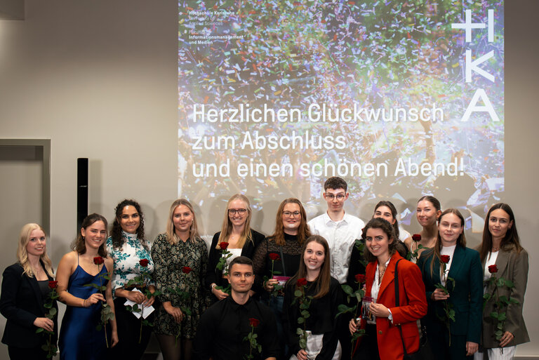 KMM-Bachelor Absolventinnen und Absolventen