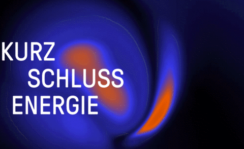 Eine orange-magenta-blaue Fläche wabert auf dunklem Untergrund, dazu der Text KURZ SCHLUSS ENERGIE