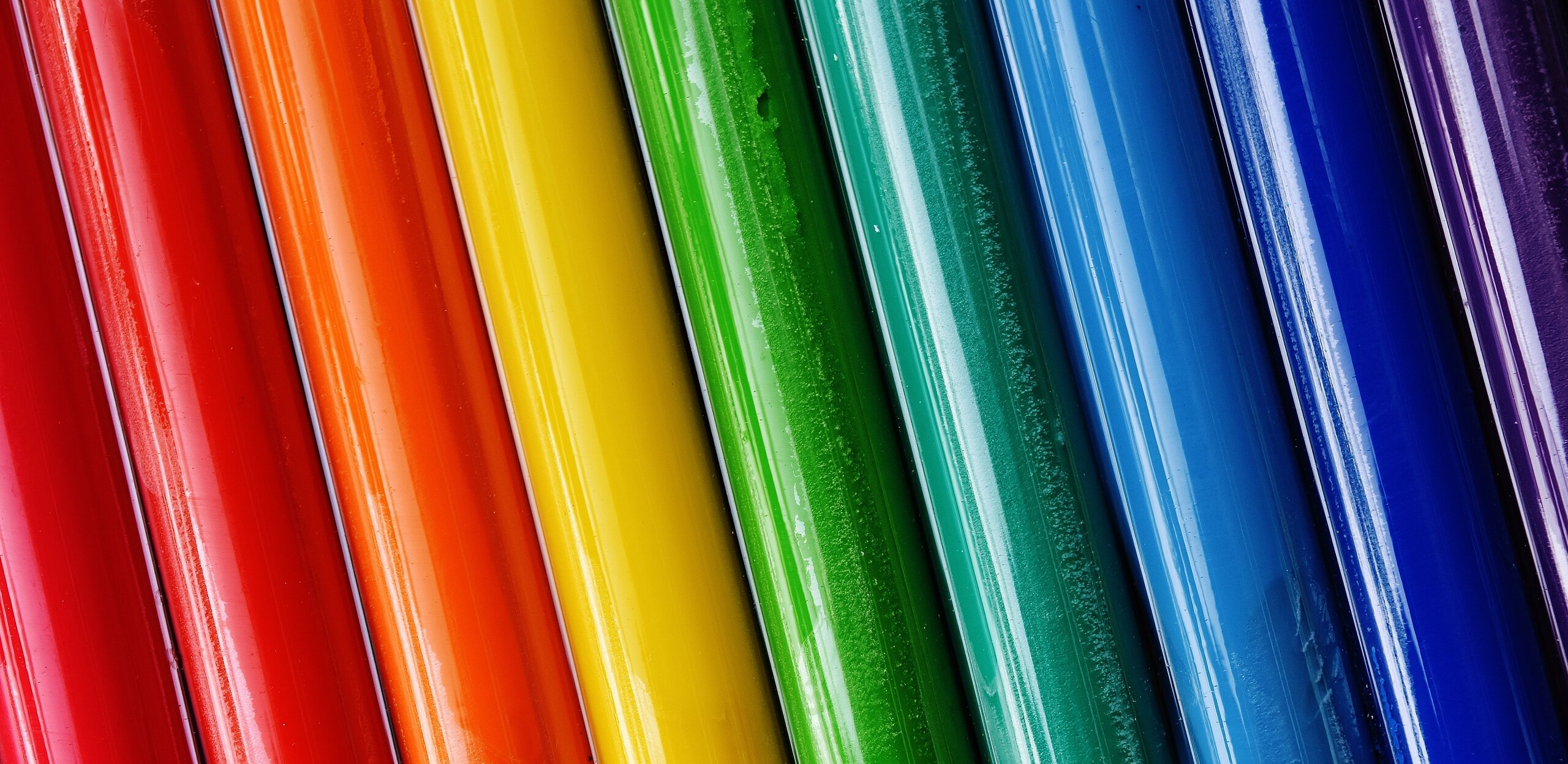 Differently coloured plastic tubes