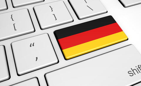 Eine Taste auf der Tastatur ist als Deutschlandflagge gekennzeichnet.