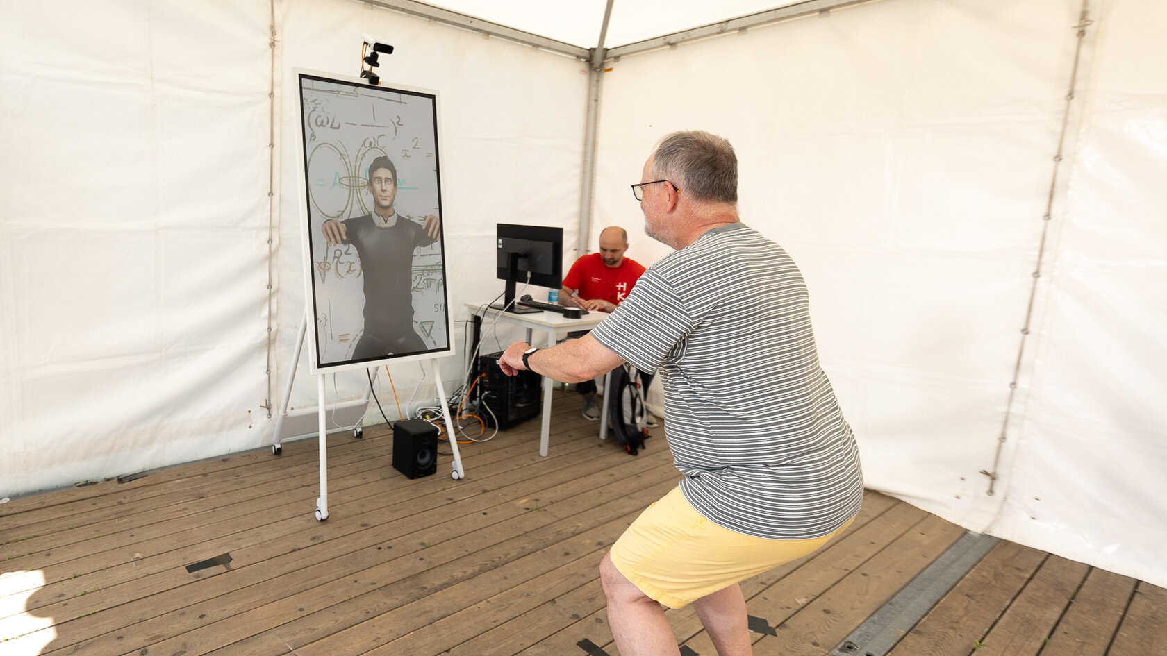 IWI Dekan Prof. Franz Nees beim Traning mit dem Embodied Agent