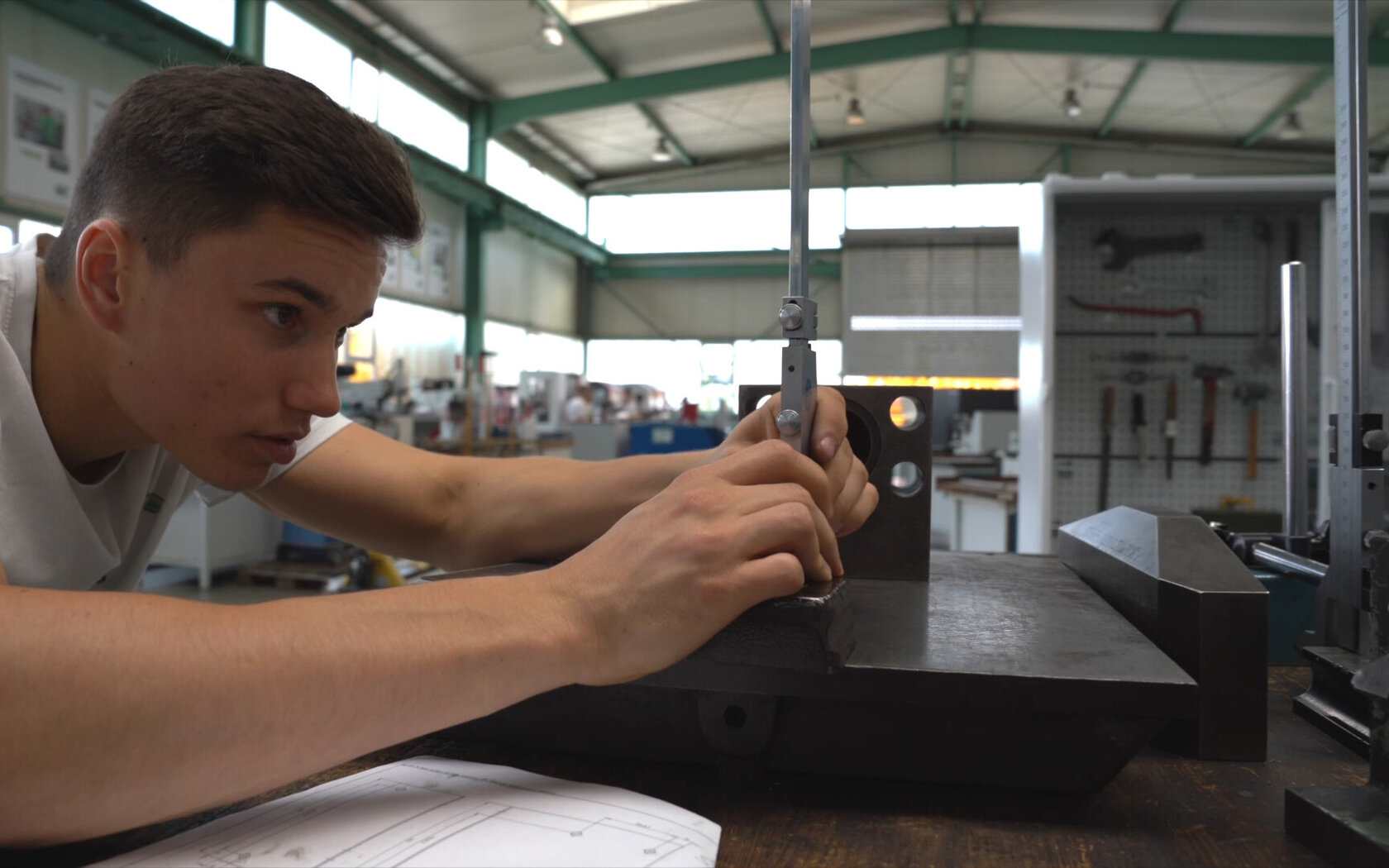 Student/trainee fine-tuning a tool Student/trainee fine-tuning a tool
