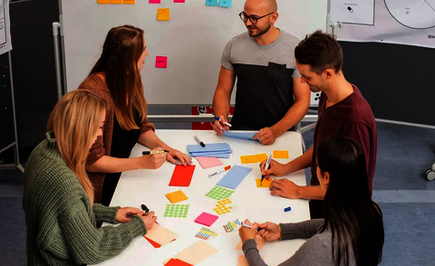 Studierende in Interaktion 