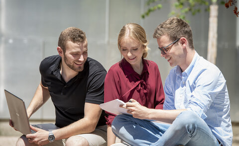 Am 16.11. findet von 9-16 Uhr der Campustag statt. Die Fakultät für Elektro- und Informationstechnik hat einiges vorbereitet. Eine Flut an Exponaten, Laborführungen, ein Online-Angebot sowie Cocktails & Popcorn. Wir freuen uns auf Sie.
