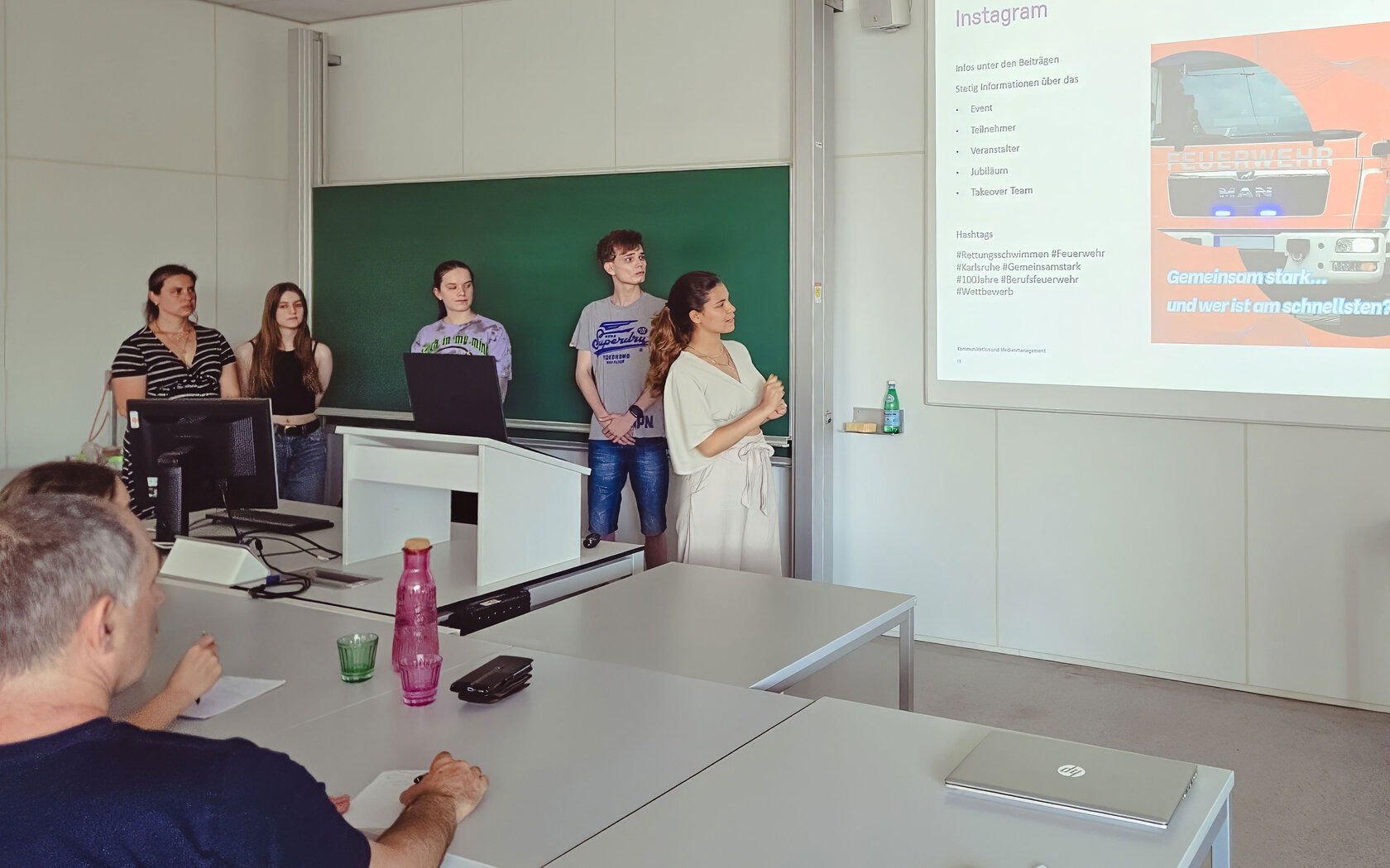 Die Projektgruppen stellen ihre Ergebnisse vor.