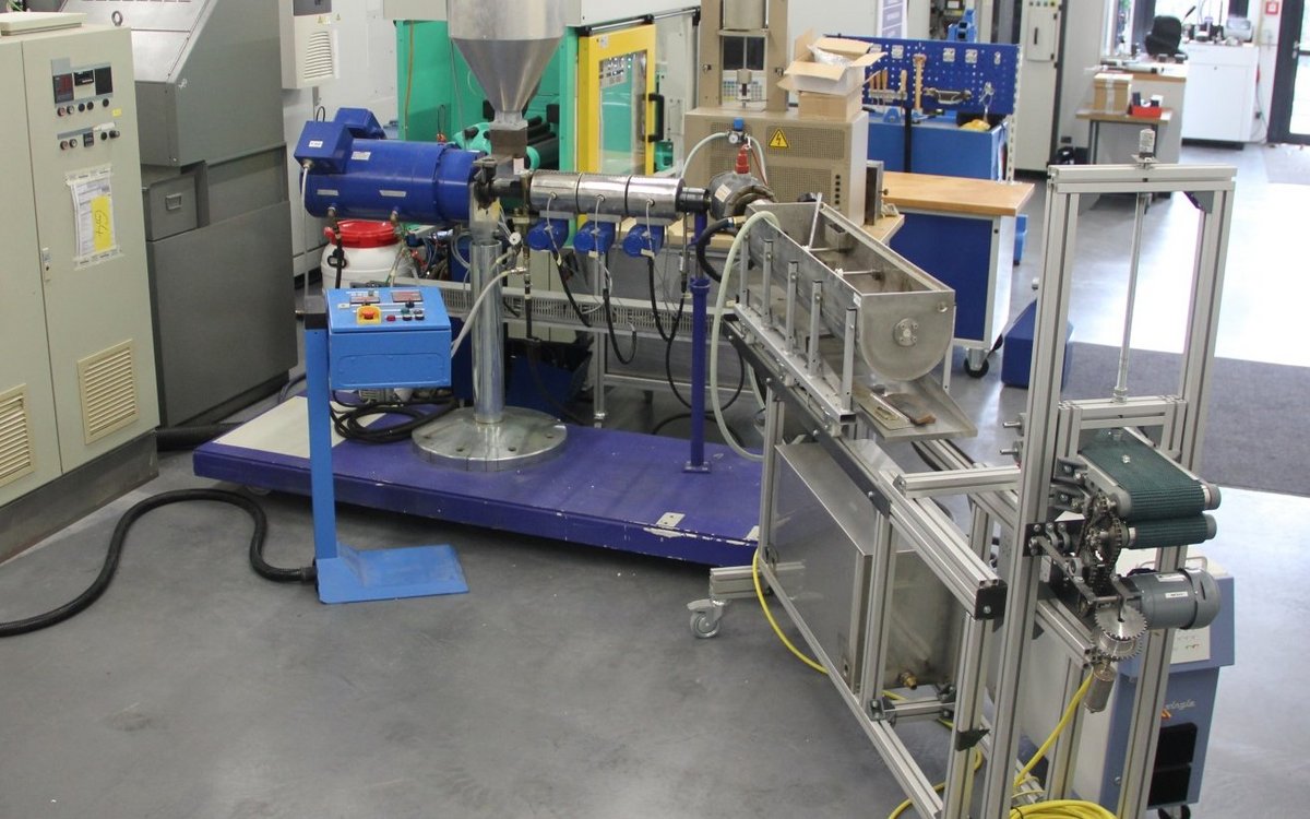 Machines in the plastics technology lab
