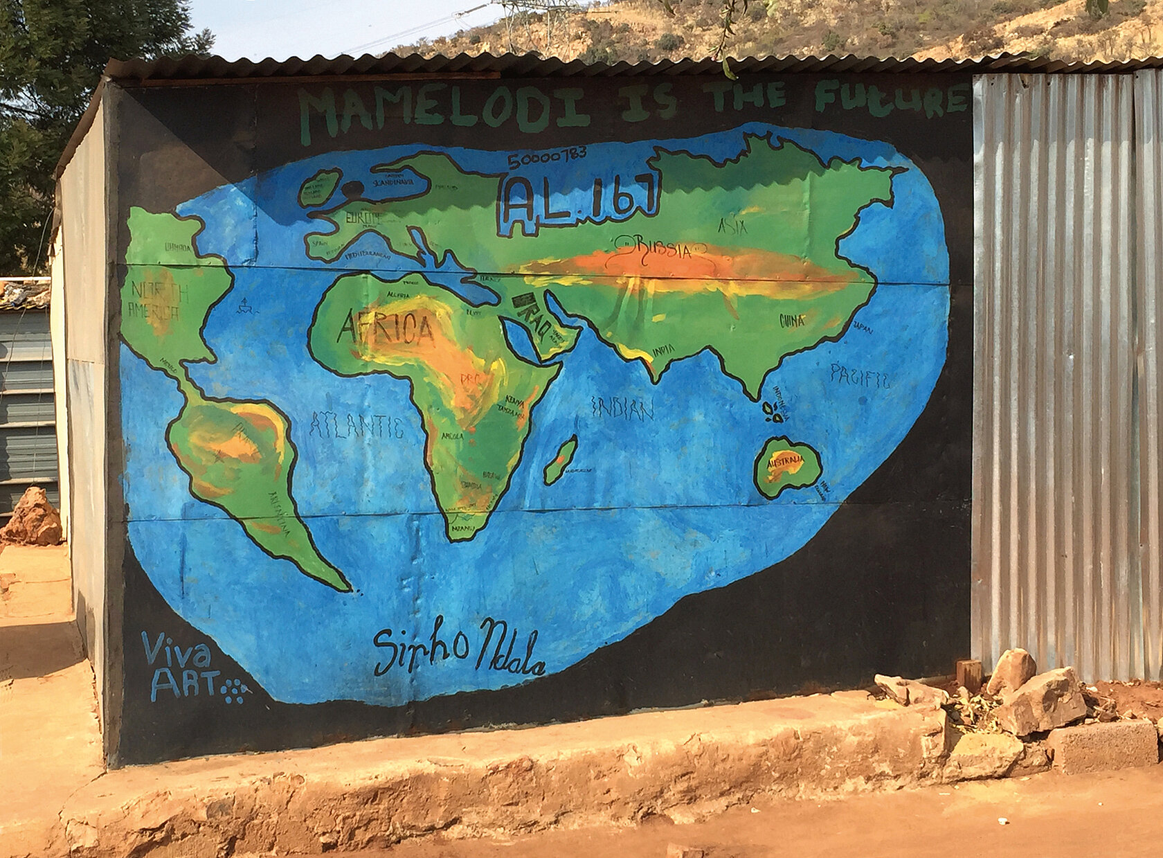 Wandgemälde von einer Weltkarte in Südafrika.