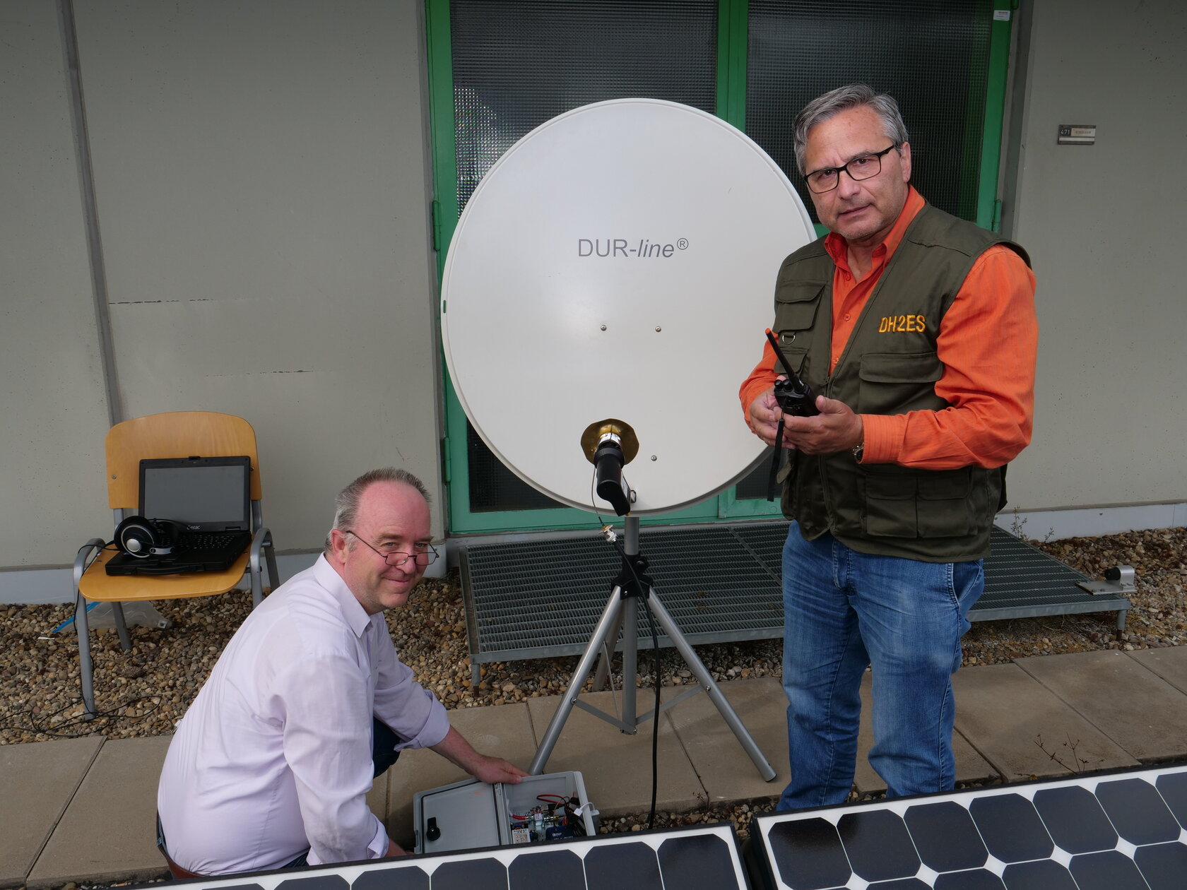 Aufbau der Funk- und Satellitenanlage