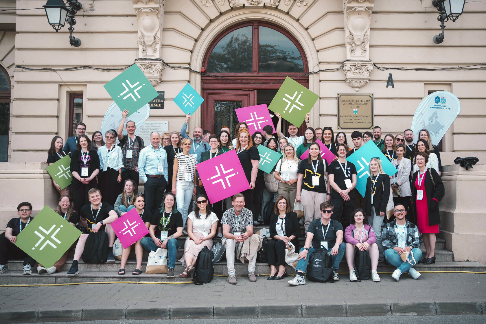 Gruppenfoto von Studierenden und Mitarbeitenden der INGENIUM-Partnerhochschulen