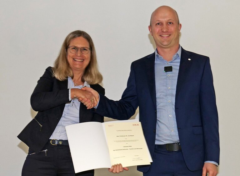 Jan Bauer erh&auml;lt eine besondere Auszeichnung f&uuml;r sein innovatives Lehrkonzept zur Vermittlung von Grundlagen in der Elektrotechnik, dem EIT-Playground. 